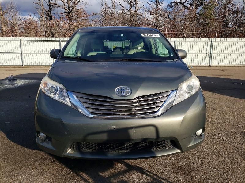2014 Toyota Sienna xle