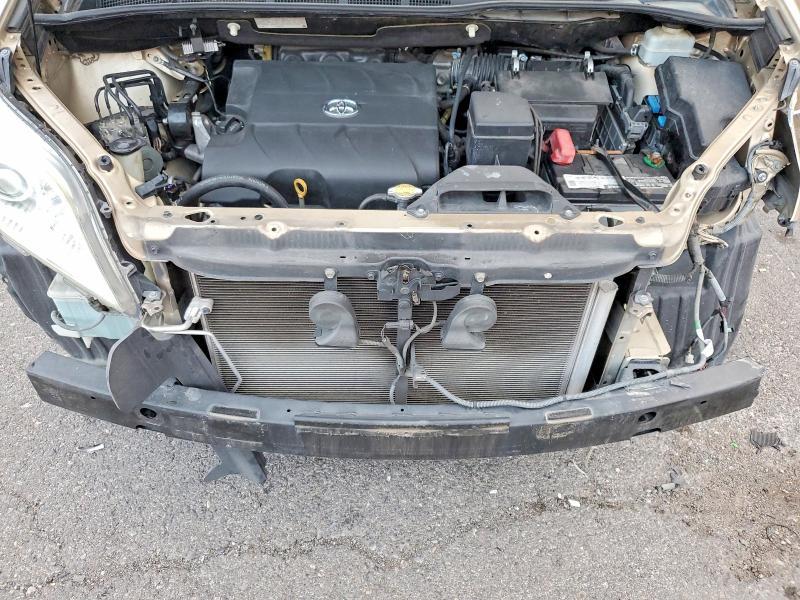 2012 Toyota Sienna le