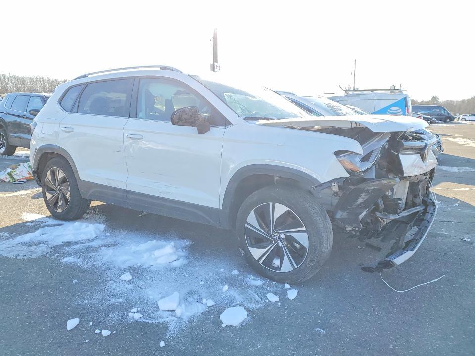 2025 Volkswagen Taos se