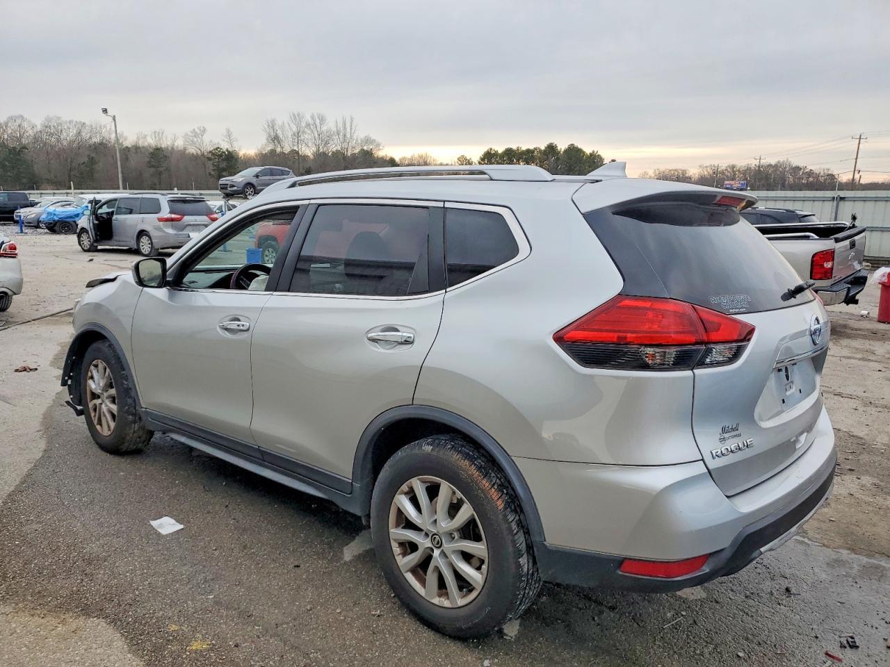 2017 Nissan Rogue sv