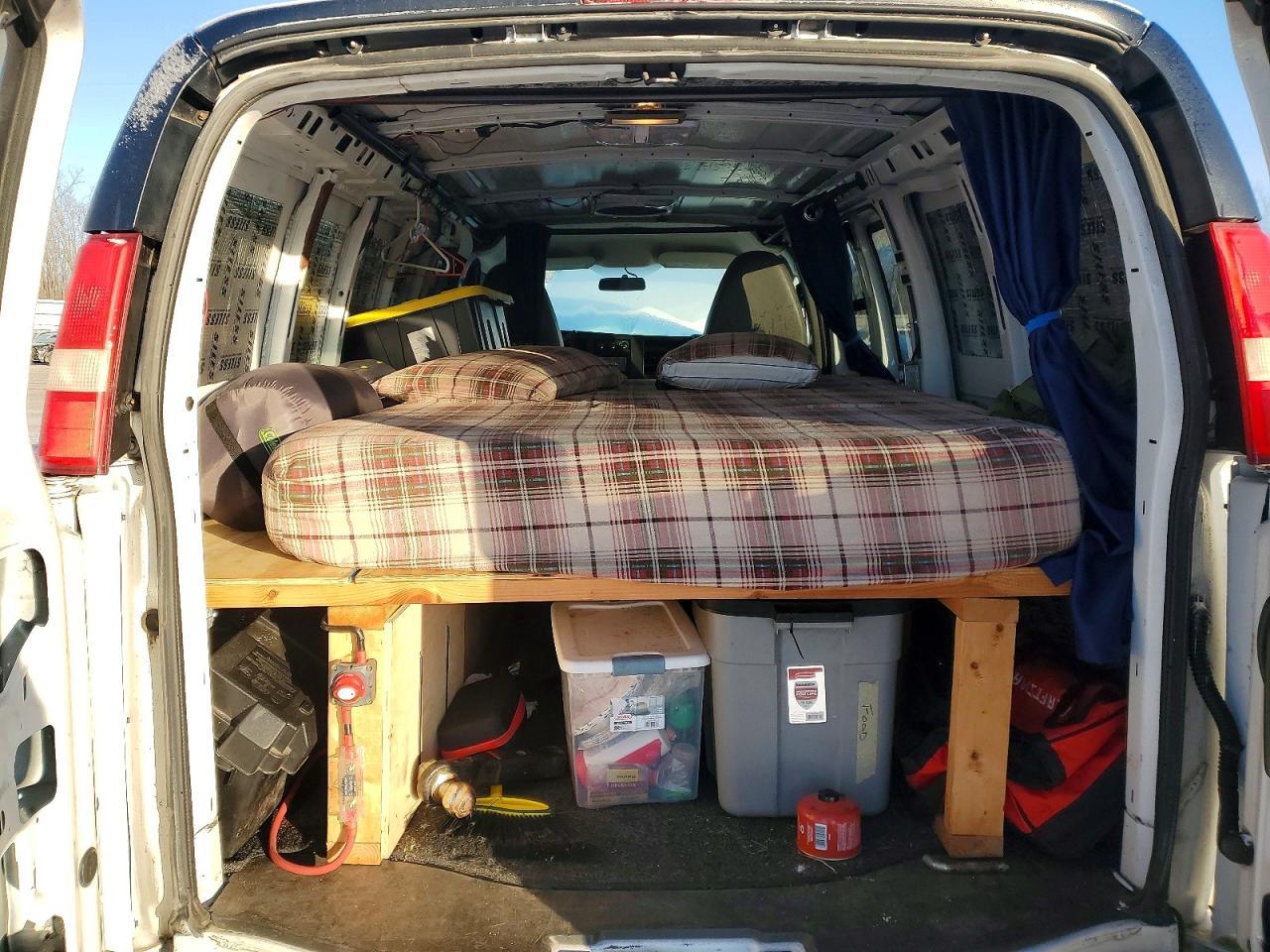 2014 Chevrolet Express G2500 Delivery Van