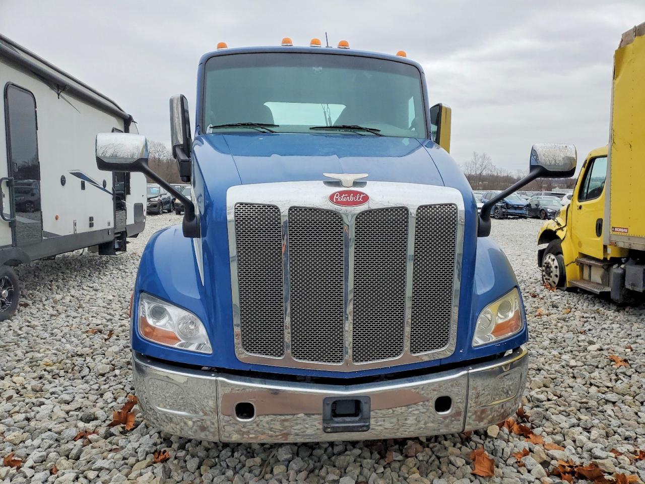 2017 Peterbilt Tractor 2017 Peterbilt 579 Semi Truck