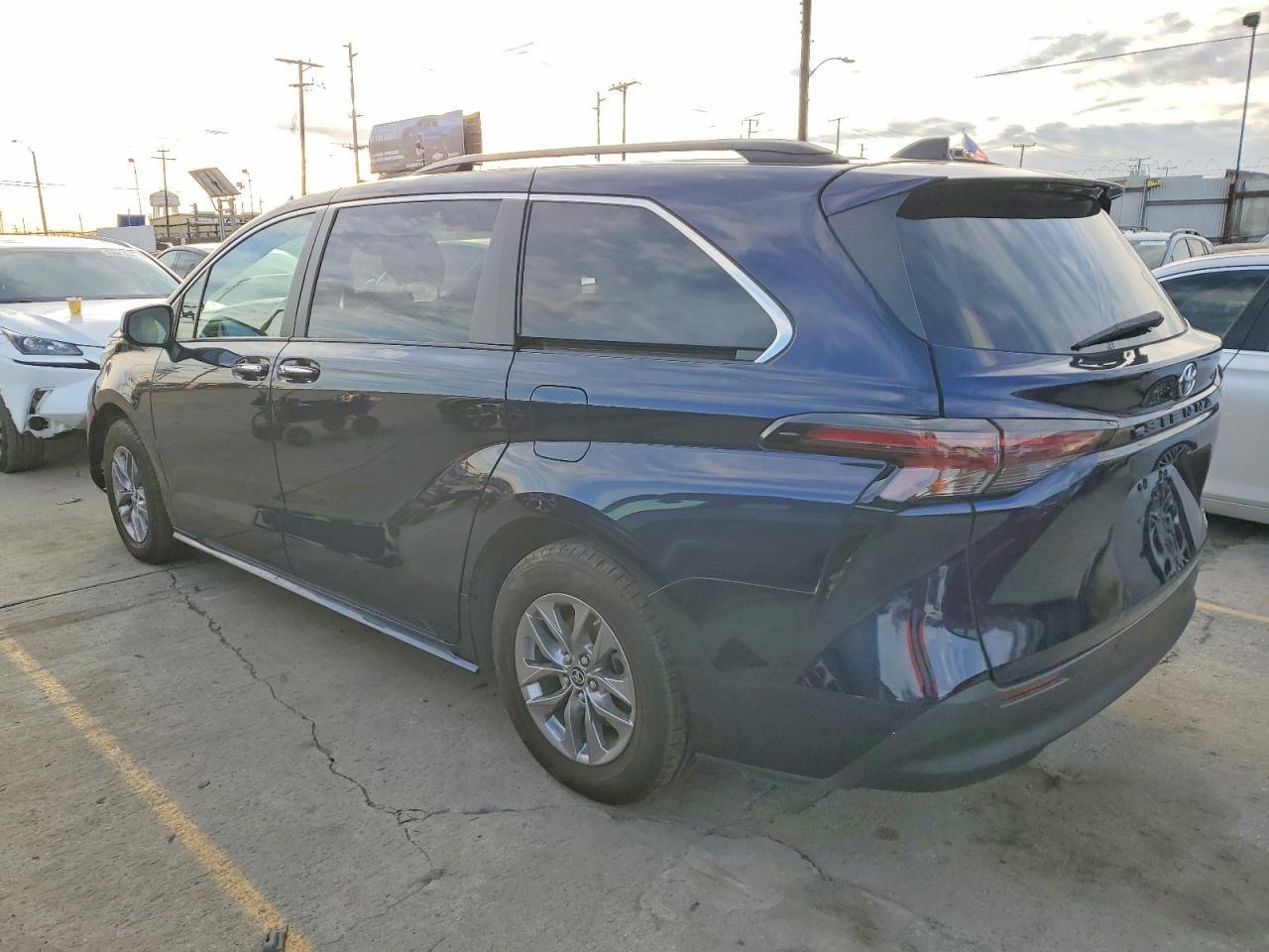 2023 Toyota Sienna xle