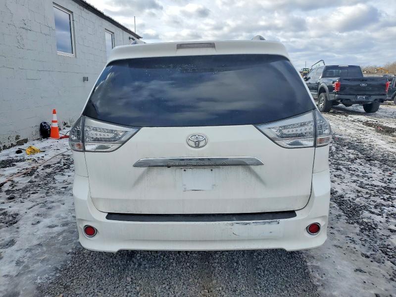 2015 Toyota Sienna Sport