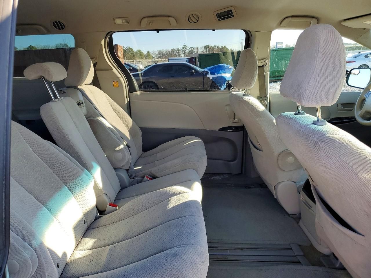 2013 Toyota Sienna le 8-passenger