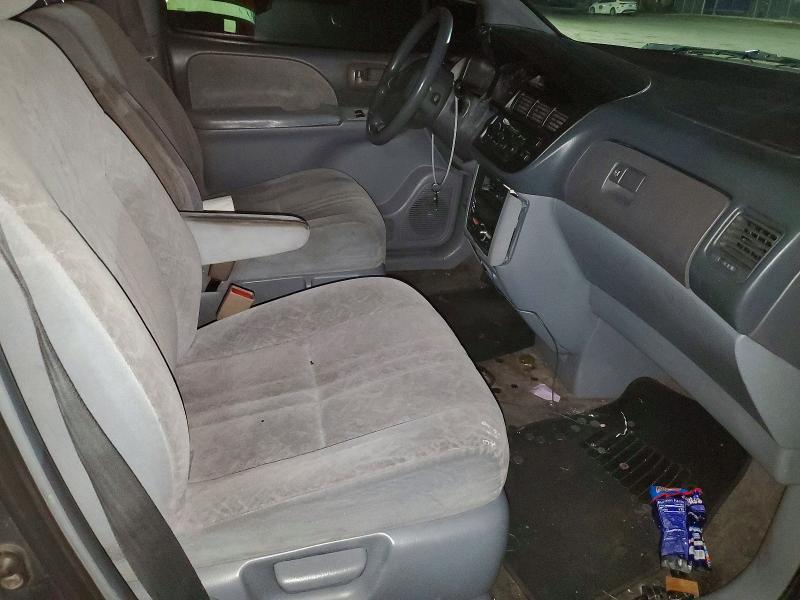 2000 Toyota Sienna le