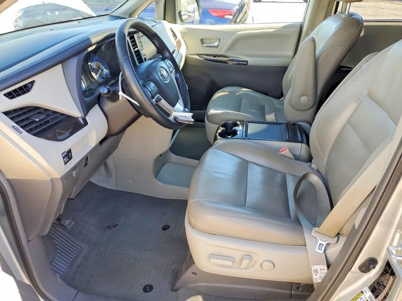 2019 Toyota Sienna xle