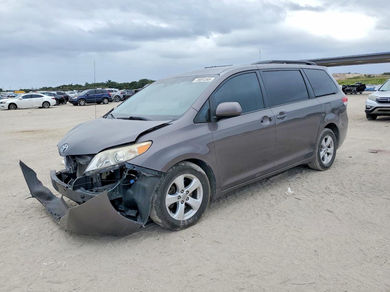 2012 Toyota Sienna le