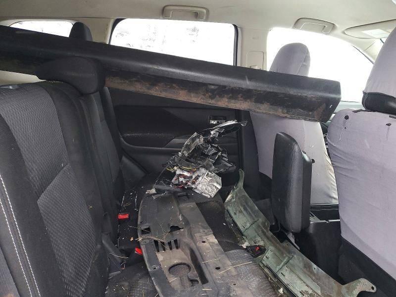 2016 Mitsubishi Outlander es