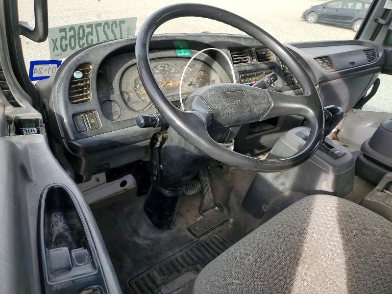 2005 Chevrolet T7500 BOX Truck