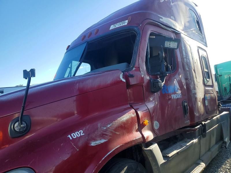 2018 Freightliner Cascadia 125 Semi Truck