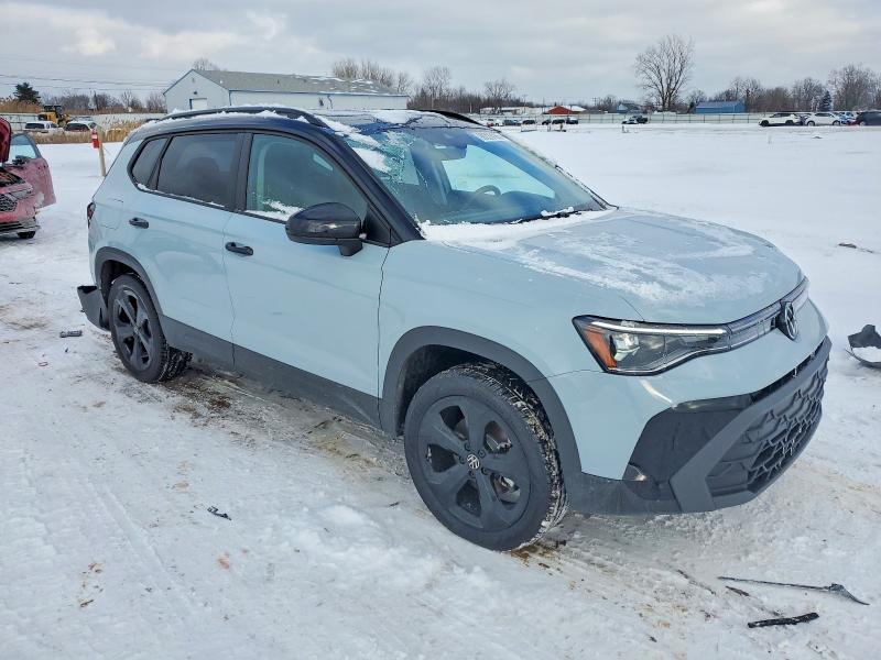 2025 Volkswagen Taos se Black