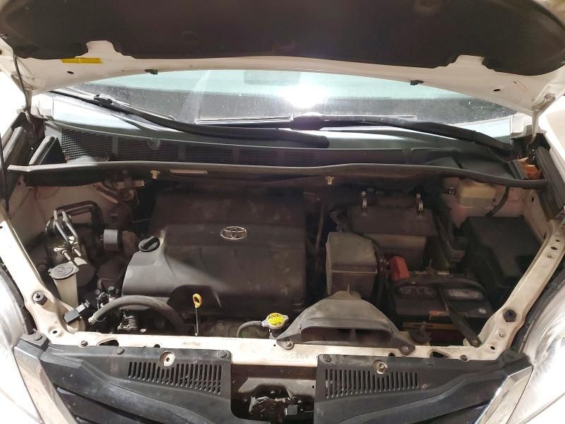 2014 Toyota Sienna le