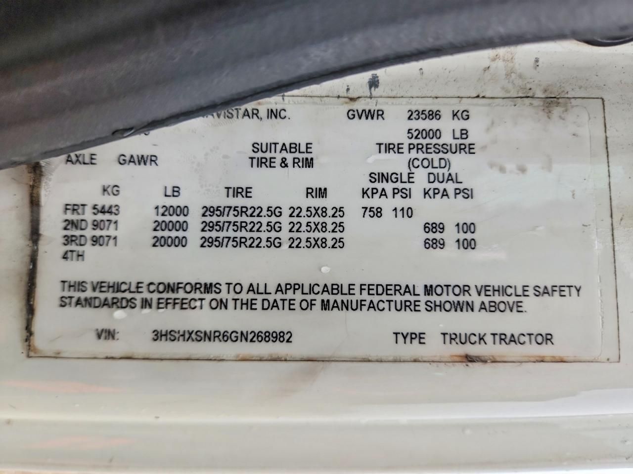 2016 International 8600 Semi Truck