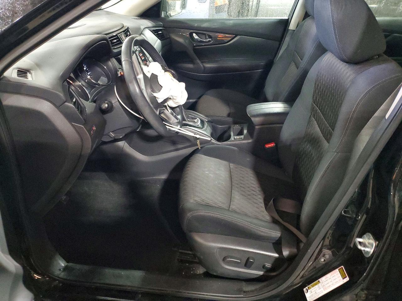 2017 Nissan Rogue sv