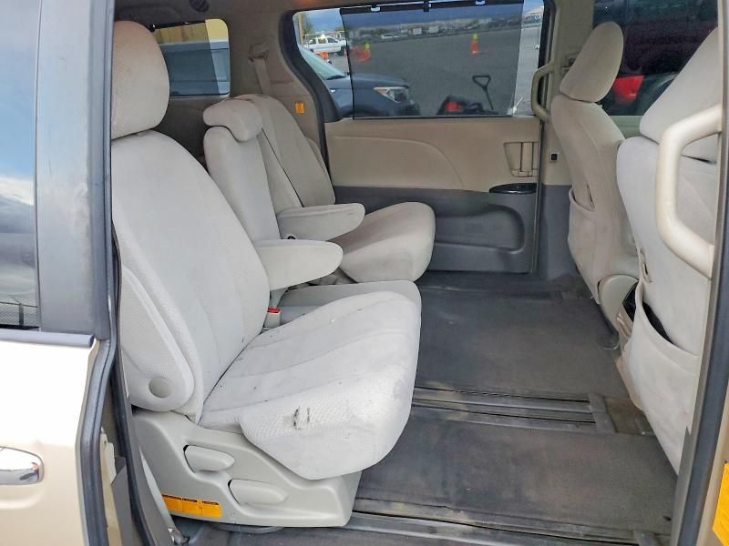 2012 Toyota Sienna le