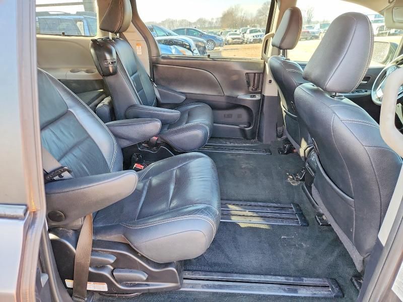 2017 Toyota Sienna se