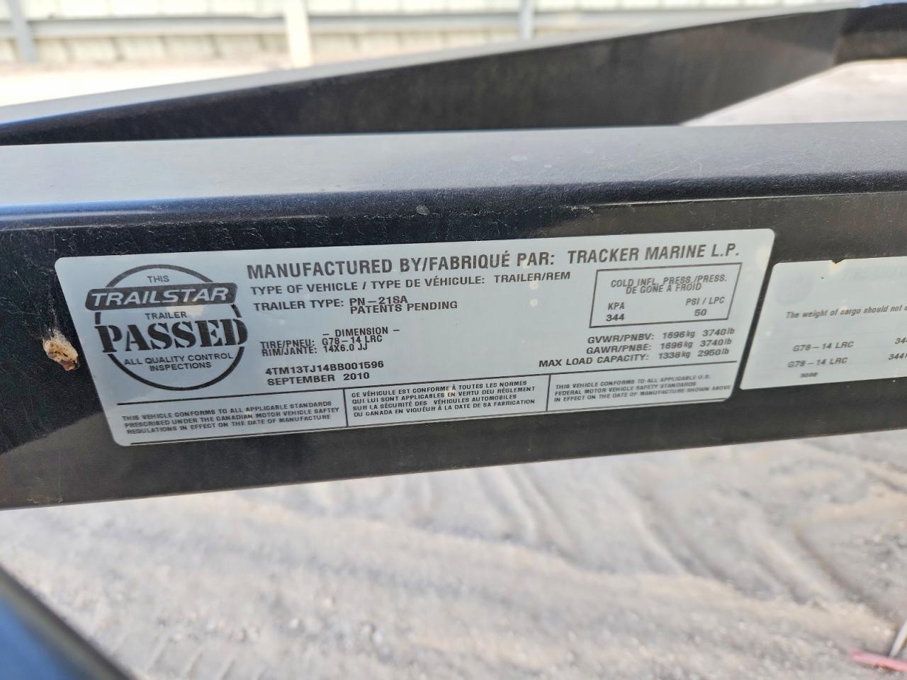 2011 Sun Tracker Pontoon Boat