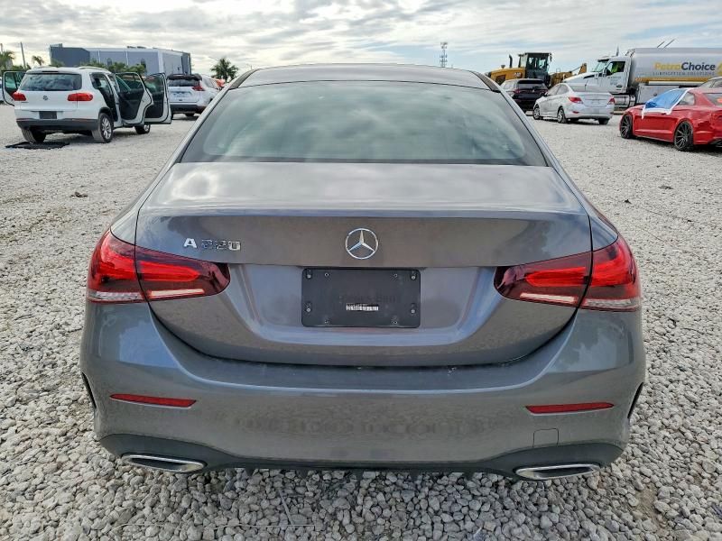 2022 Mercedes-Benz A 220