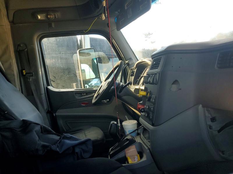 2016 Peterbilt 579 Semi Truck