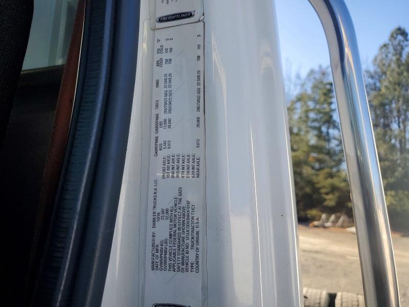 2017 Freightliner Business Class M2 Semi Truck