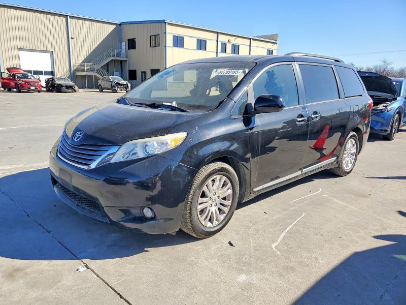 2016 Toyota Sienna xle 8-passenger