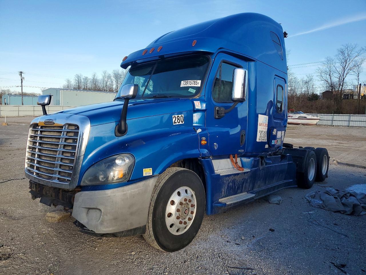 2016 Freightliner Cascadia 126 Semi Truck