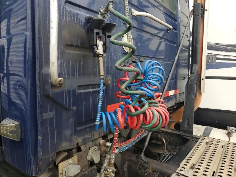 2009 Volvo VNM Semi Truck