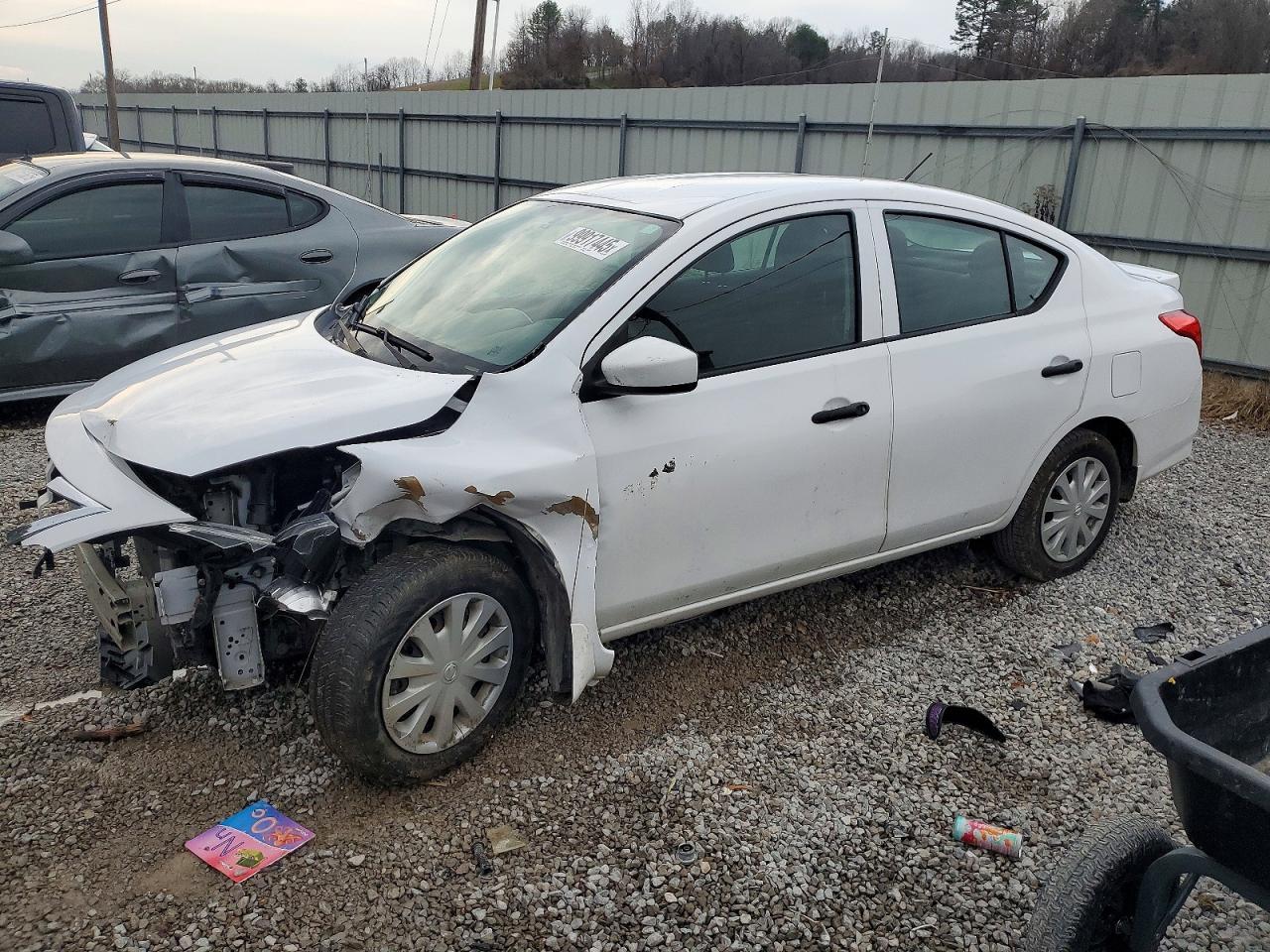 2019 Niss Versa s