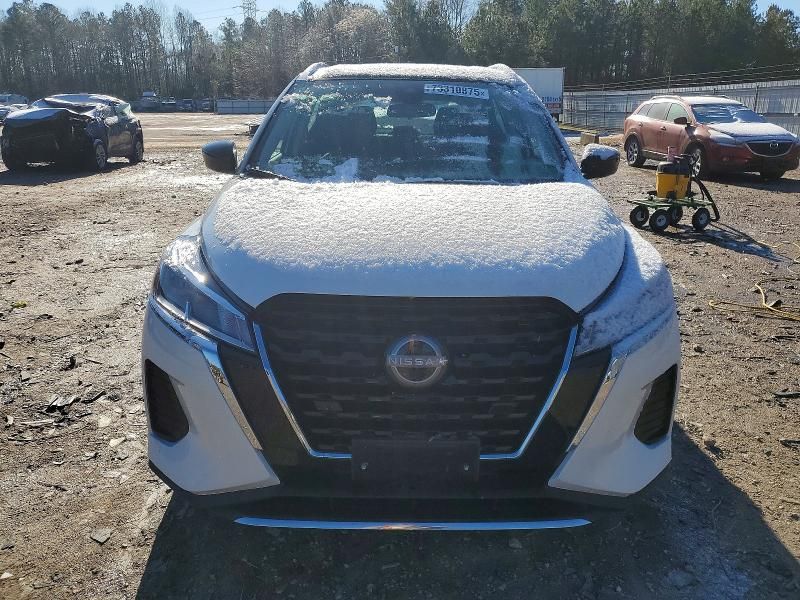 2023 Nissan Kicks sv