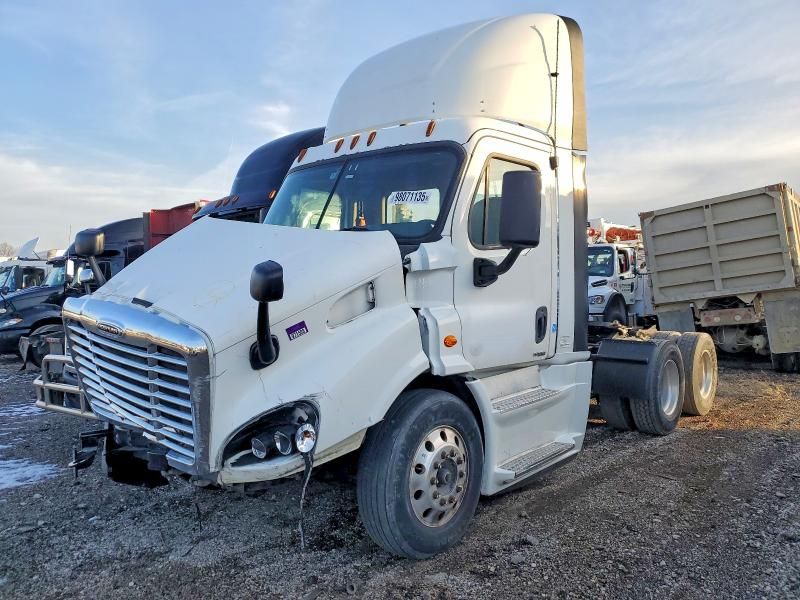2015 Freightliner Cascadia Semi Truck