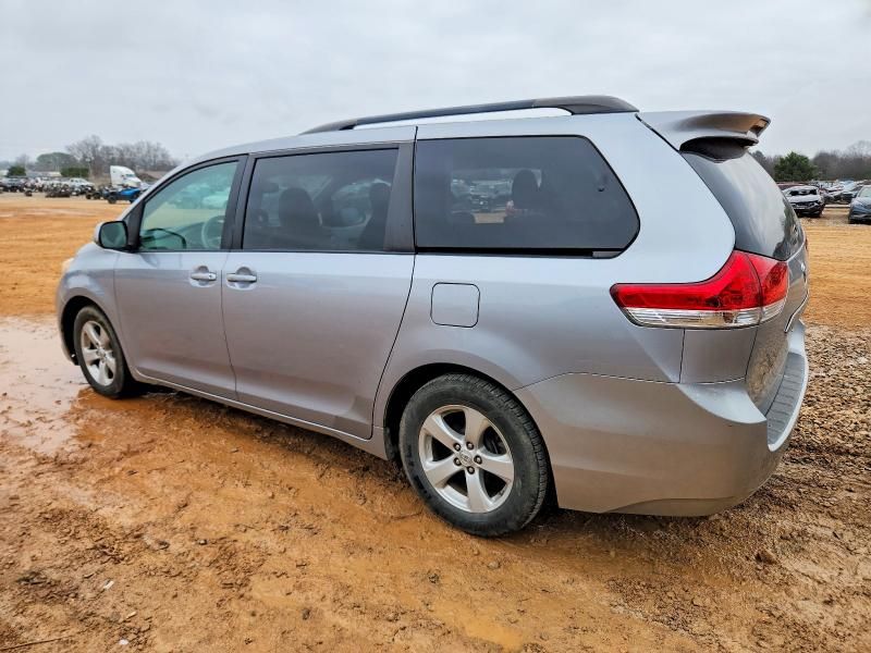 2011 Toyota Sienna le