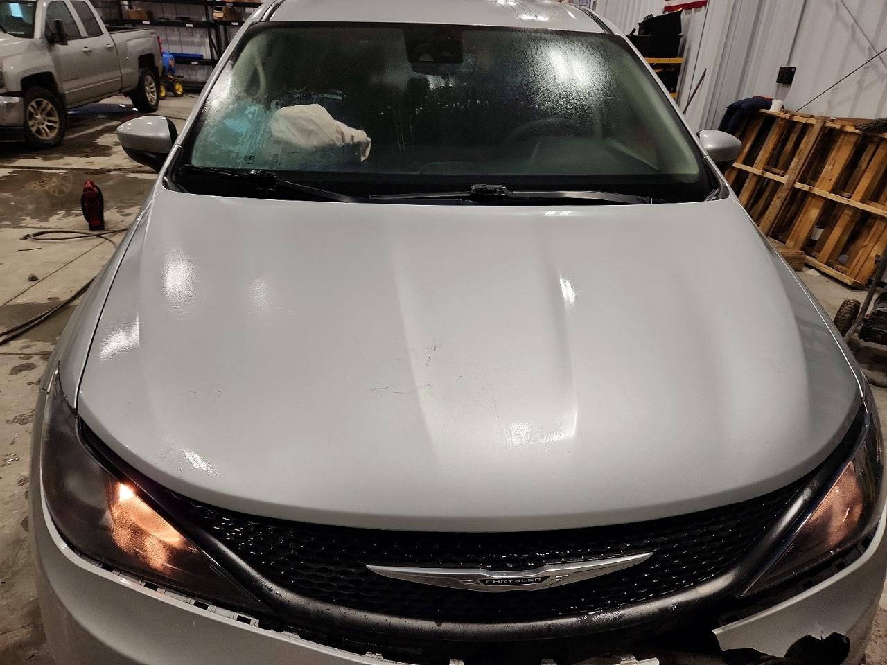 2023 Chrysler Voyager lx