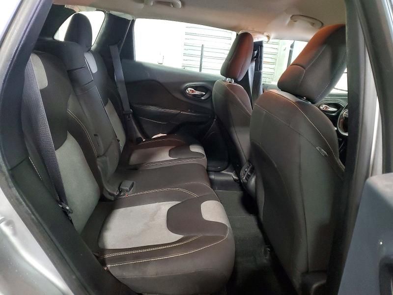 2016 Jeep Cherokee Sport