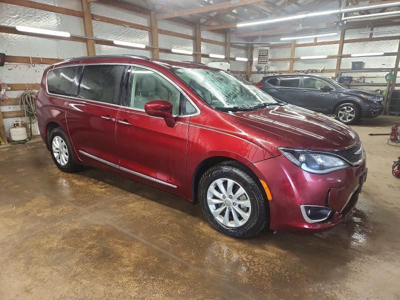 2020 Chrysler Pacifica Touring l
