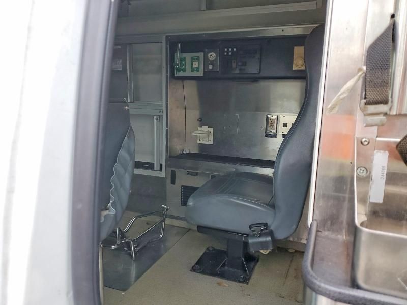 2002 Ford Econoline E350 Super Duty Van