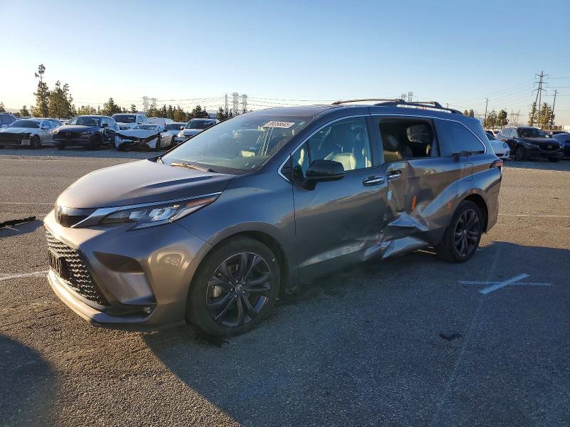 2022 Toyota Sienna xse 7-passenger