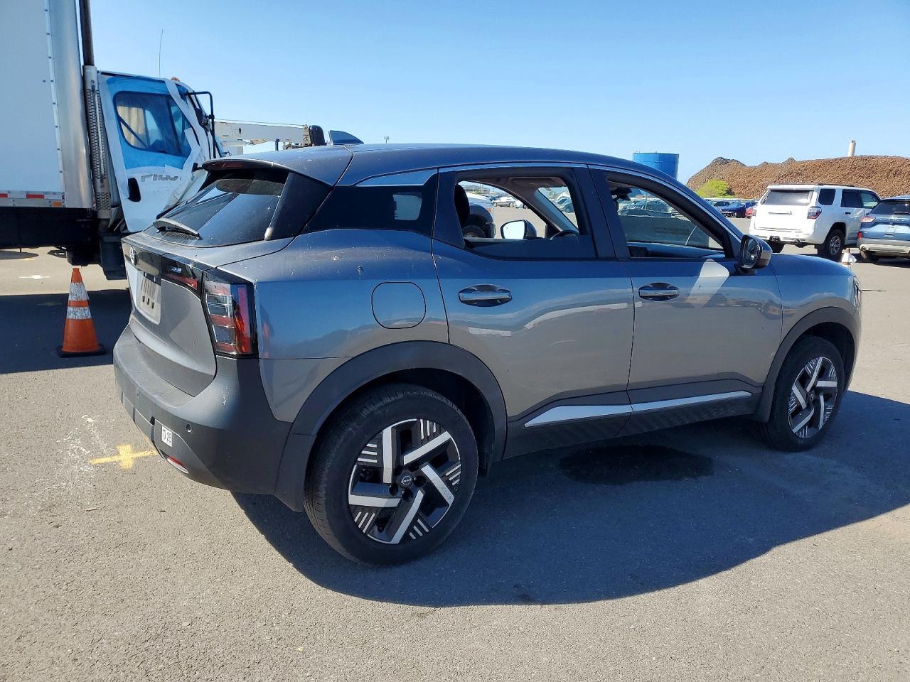 2025 Nissan Kicks sv