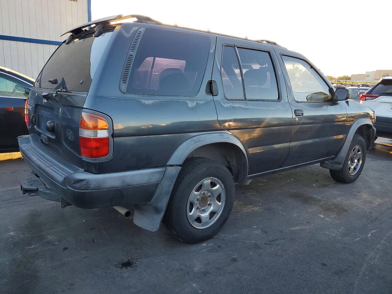 1997 Nissan Pathfinder xe