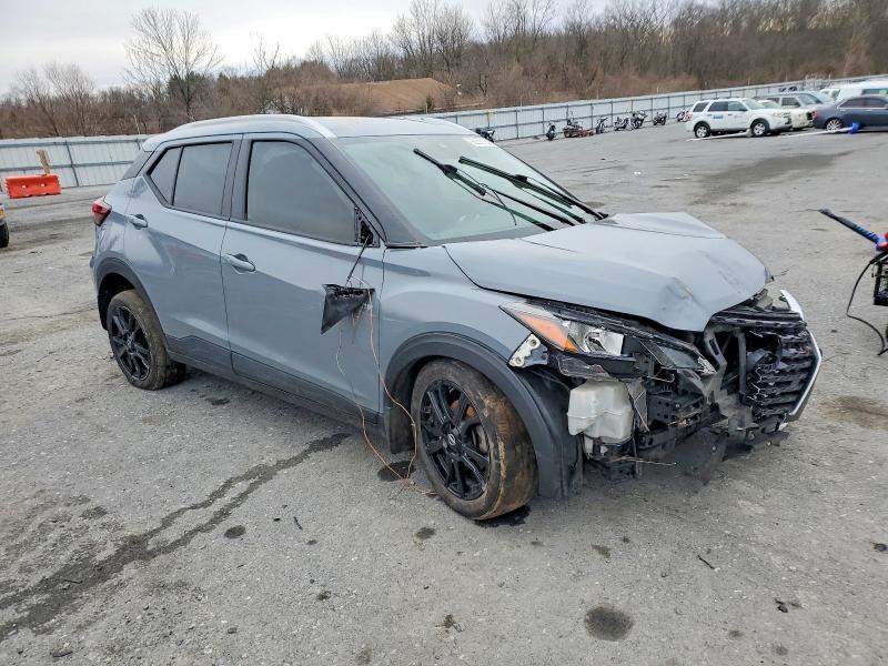2021 Nissan Kicks sv