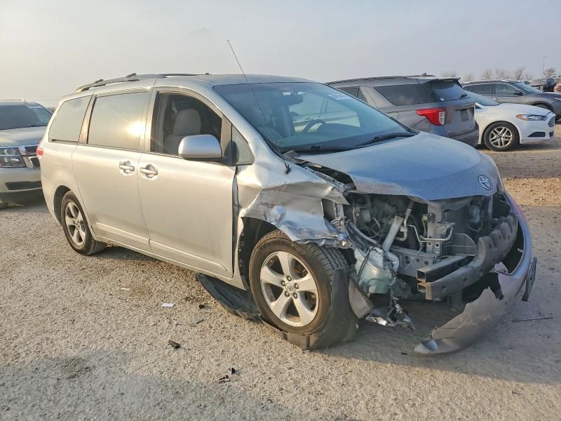 2012 Toyota Sienna le