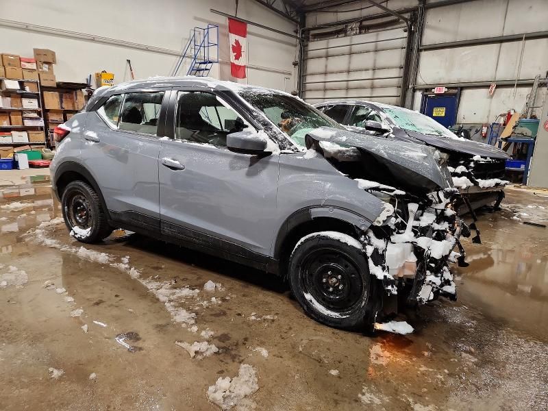 2025 Nissan Kicks Play sv