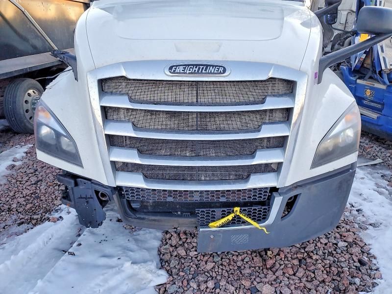 2019 Freightliner Cascadia 126 Semi Truck