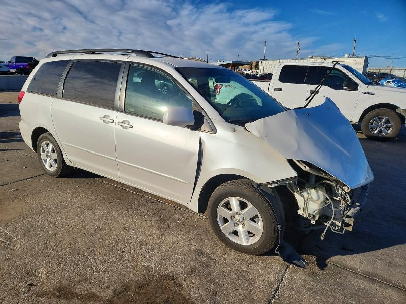 2004 Toyota Sienna xle