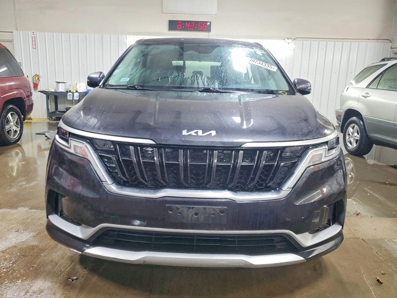 2022 KIA Carnival lx