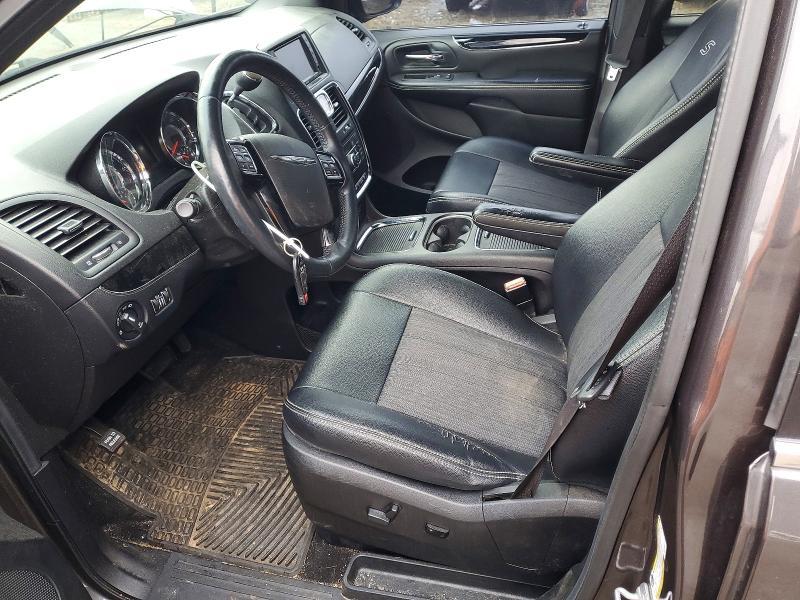 2016 Chrysler Town & Country s