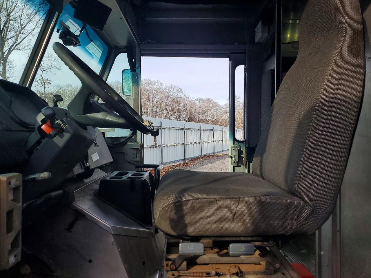 2020 Freightliner MT 45G Delivery Truck