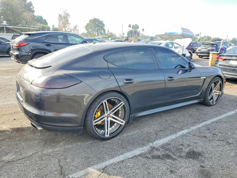 2011 Porsche Panamera 2