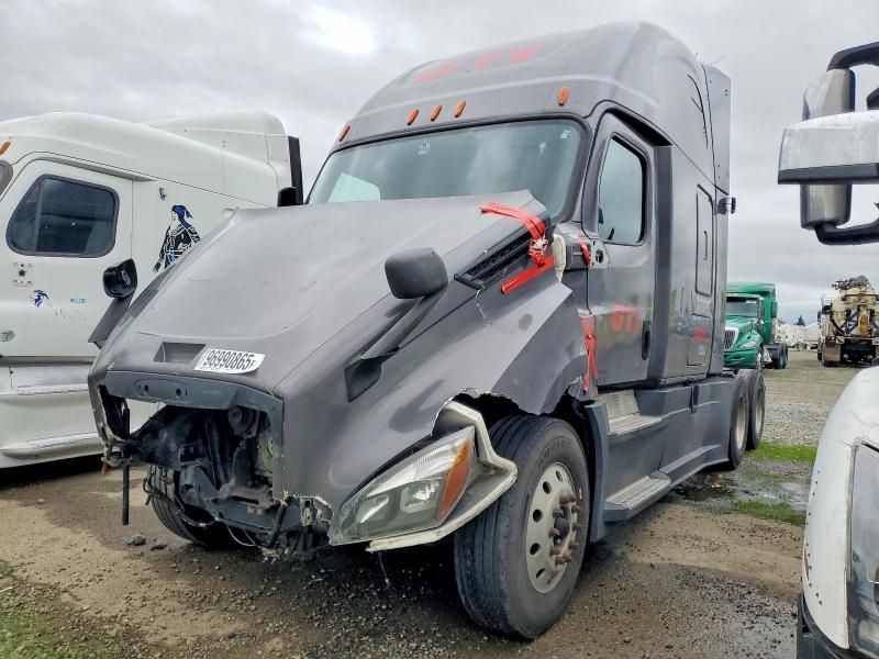 2020 Freigliner Cascadia 126