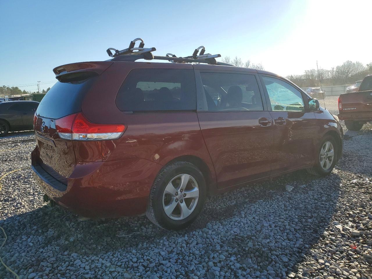 2013 Toyota Sienna le 8-passenger